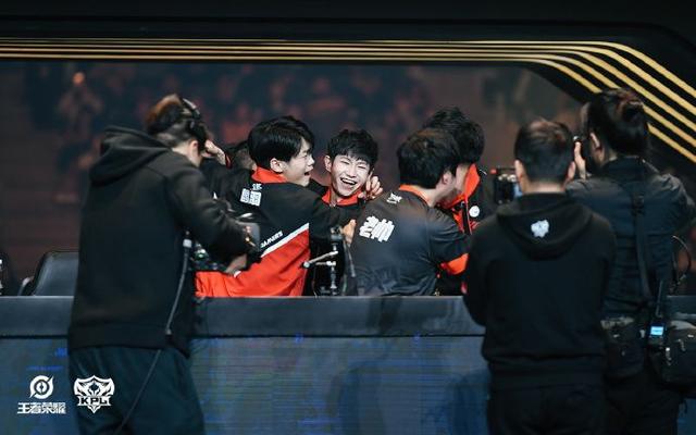 FURIA Esports 签下 krizzeN 担任助理教练
