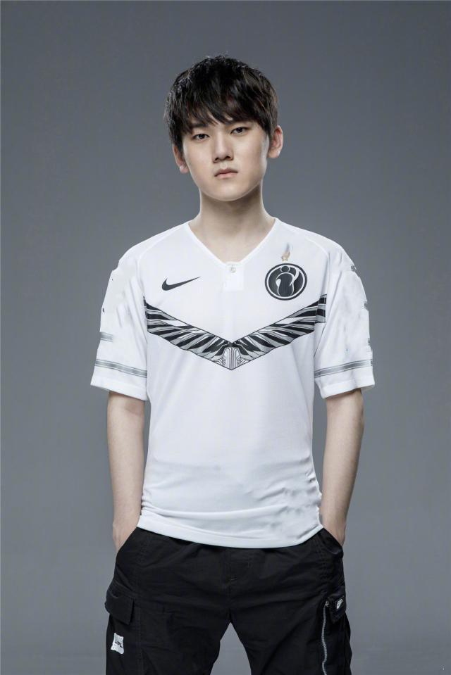 Pimp相信今天的比赛将决定 Falcons 、NAVI和FaZe阵容的命运