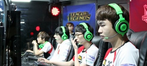 B8 晋级 PGL Masters 布加勒斯特 2025 季后赛，而 Fnatic 退出了比赛